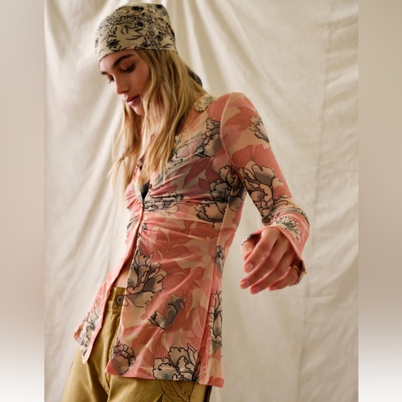 ▪️Free People Lucky Shirtee Floral Mesh Button Down Top Peach Bloom - Picture 6 of 13
